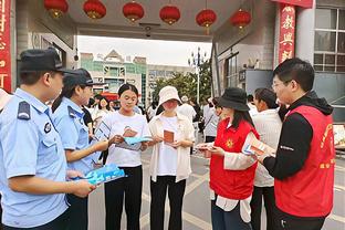 格拉利什数据：4次关键传球，9次成功对抗全场最多，获评8.0分